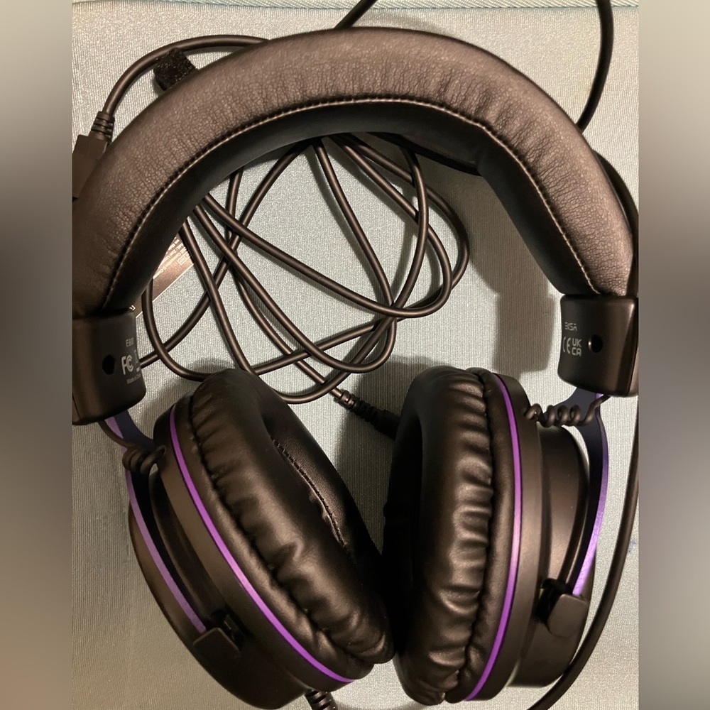 E900 (Eska Gaming Headphones)
Brand New 
Comes with everything